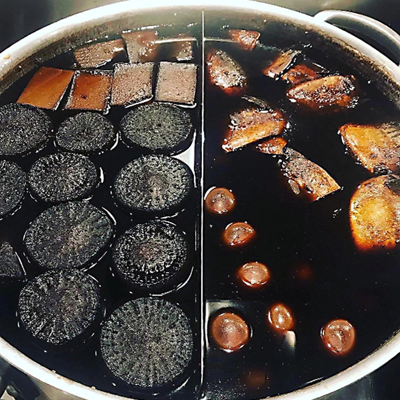 黒毛和牛すじ大根やさば豆腐などの煮込み